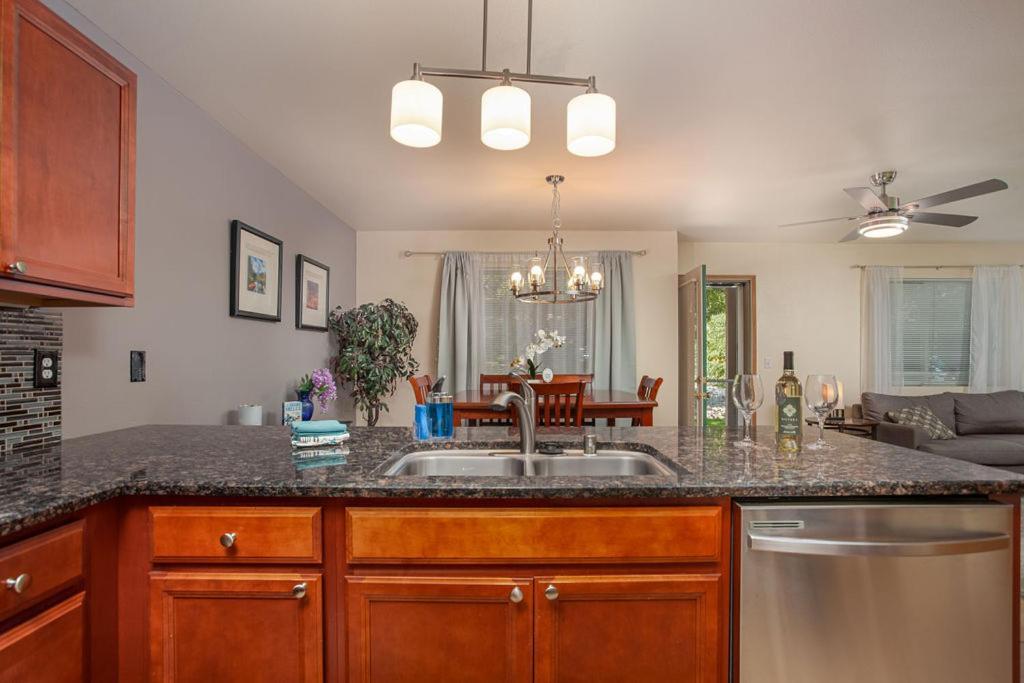 Walk To Downtown Leavenworth * Sleeps 6 + Pets * Ground Level Gem! Apartment Bagian luar foto